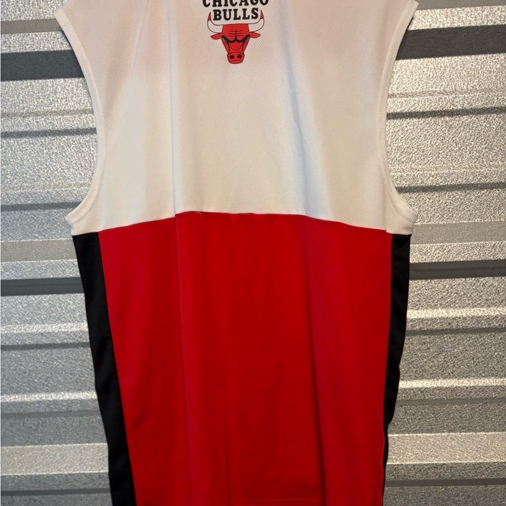 NBA Red and White Apparel Tag - Picture 3 of 3